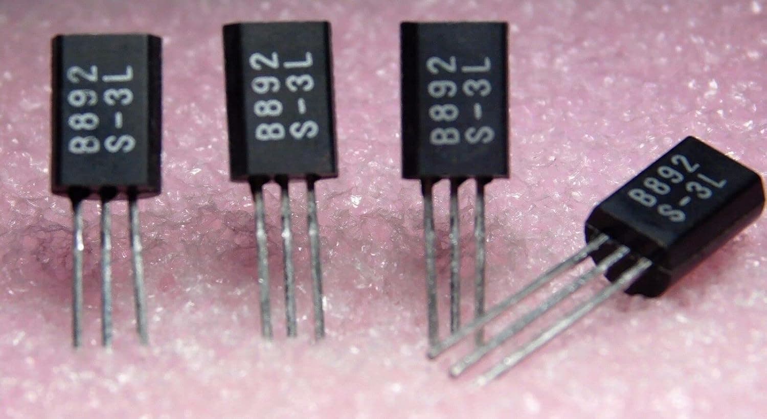 IC B892